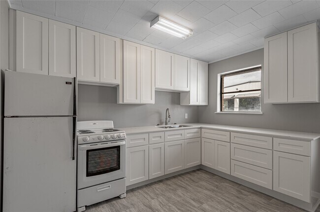 Building Photo - 2809 Sam Houston Ave