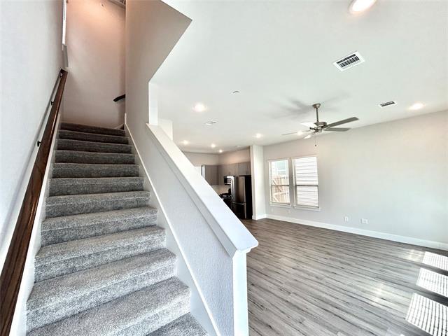 Building Photo - 1830 NE Green Oaks Blvd