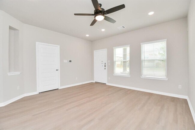 Building Photo - 4607 Dana Cove Dr