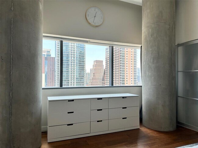 Building Photo - 210 Lavaca St