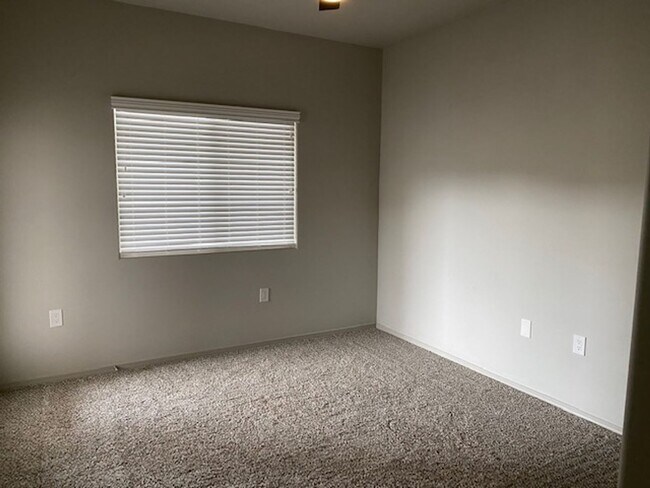 Building Photo - Modern 3 Br., 2.5 Ba., in NE Albuquerque