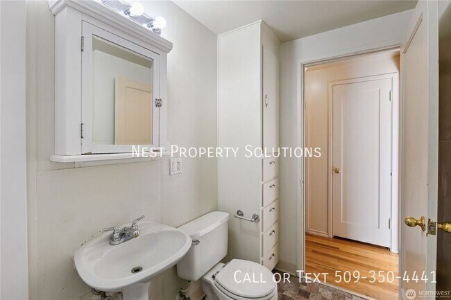 Building Photo - 129 G St SE