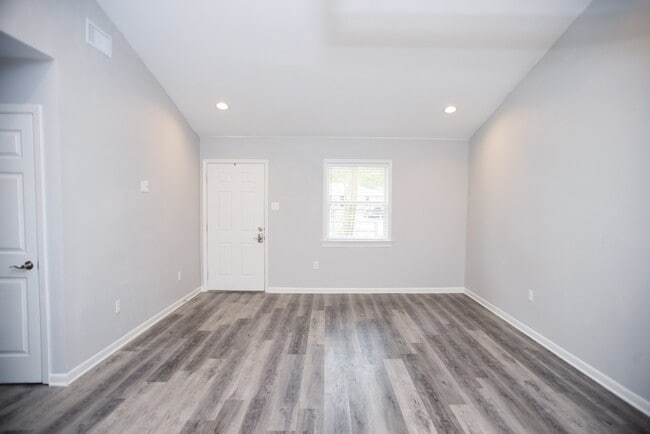 Building Photo - 109 Walnut St