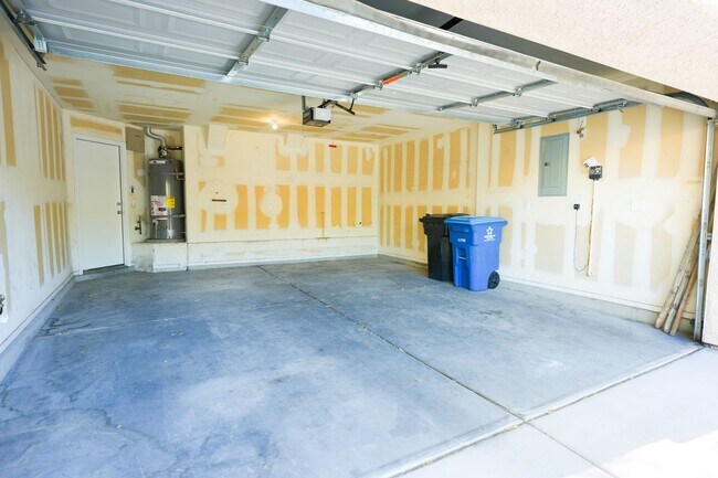 Building Photo - 7958 Valladolid Ave