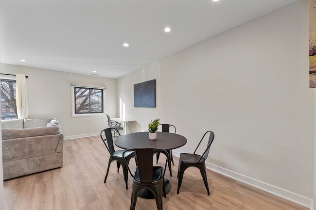 Building Photo - 7109 N Western Ave