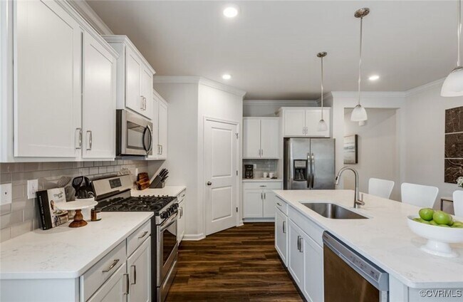 Building Photo - 5649 Rohan Pl