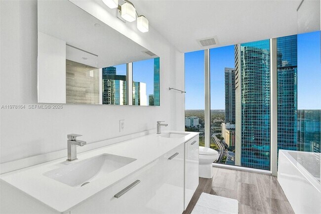 Building Photo - 1300 Brickell Bay Dr