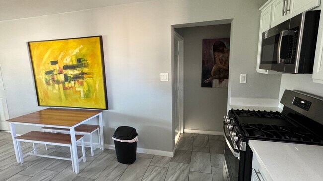 Building Photo - Renovated 4 Bedroom, 2 Bathroom Home in a Prime Phoenix Location!