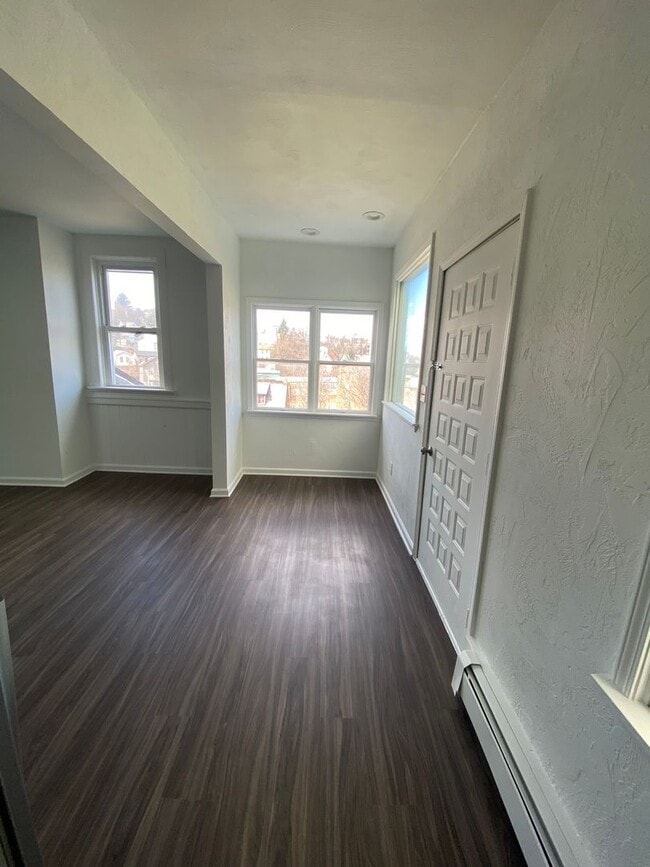Building Photo - Available MAY 2026 - Beautiful renovated 3 Bedroom, 2 Bath Home in Heart of Allentown!