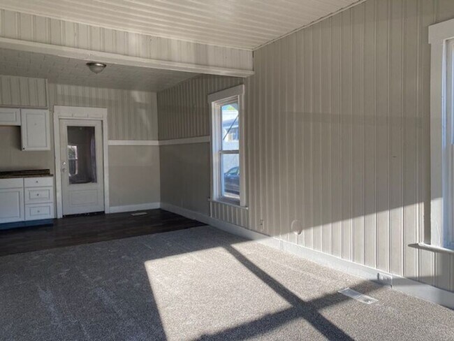 Building Photo - 209 N Irwin St