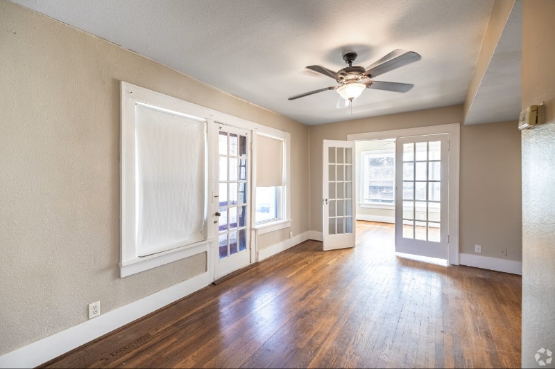 Building Photo - 301-311 W Leuda St