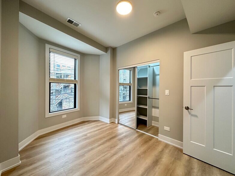 Building Photo - 431 W Belden Ave