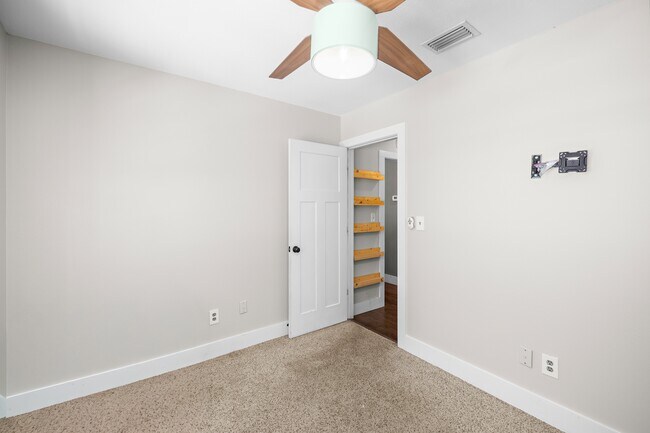 Building Photo - 419 Morningbird Ct