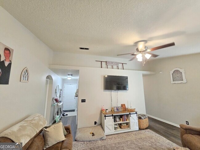 Building Photo - 130 Dellwood Pl