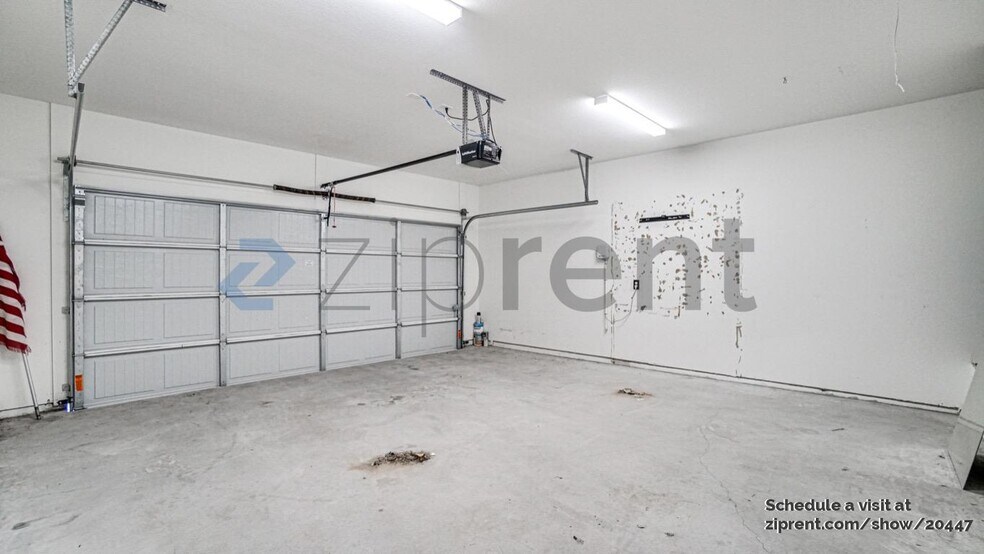 Building Photo - 631 Gould St