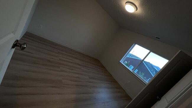 Building Photo - 2168 N Cloverleaf Wy