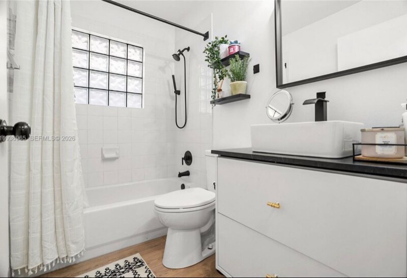 Building Photo - 8165 Pelican Harbour Dr