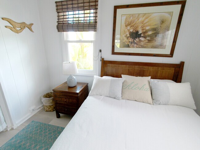 3rd bedroom full bed - 426 Ilimano St