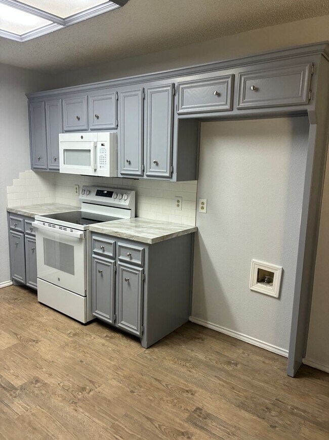 Building Photo - Price Improvement on this 4 bedroom