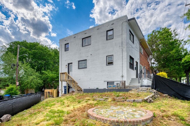 Building Photo - 5710 Eastern Ave NE