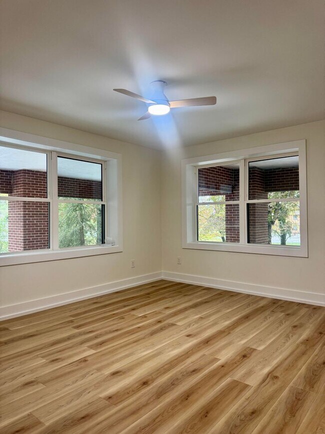 Building Photo - 2113 W Madison Ave