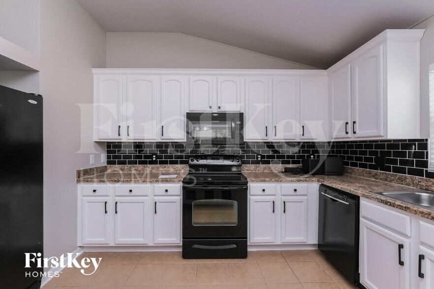 Building Photo - 9728 Highland Ridge Dr