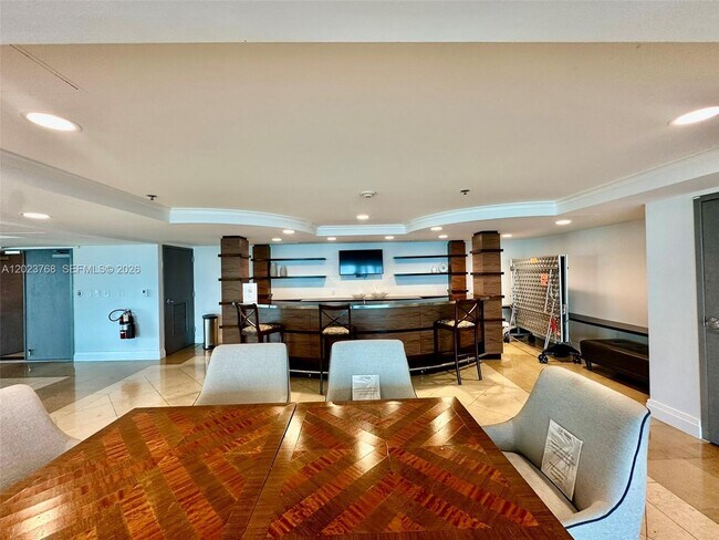 Building Photo - 1155 Brickell Bay Dr