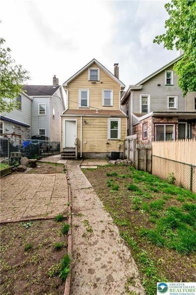 Building Photo - 1057 Jackson St