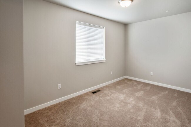 Building Photo - Newly Built 4bd 2.5ba in LSSD