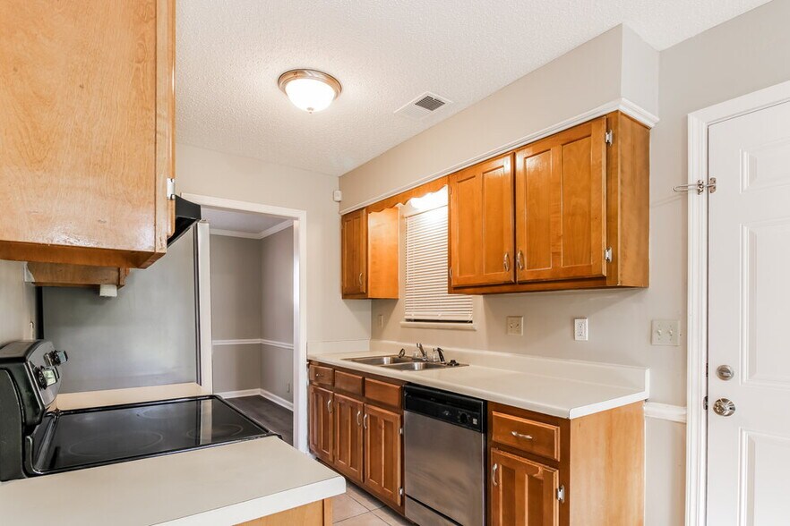 Building Photo - 3740 Schanna Dr