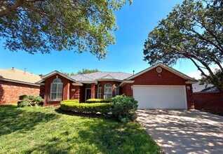 Building Photo - Beautiful 3 Bed, 2 Bath Home in an Established, Centrally Located Neighborhood