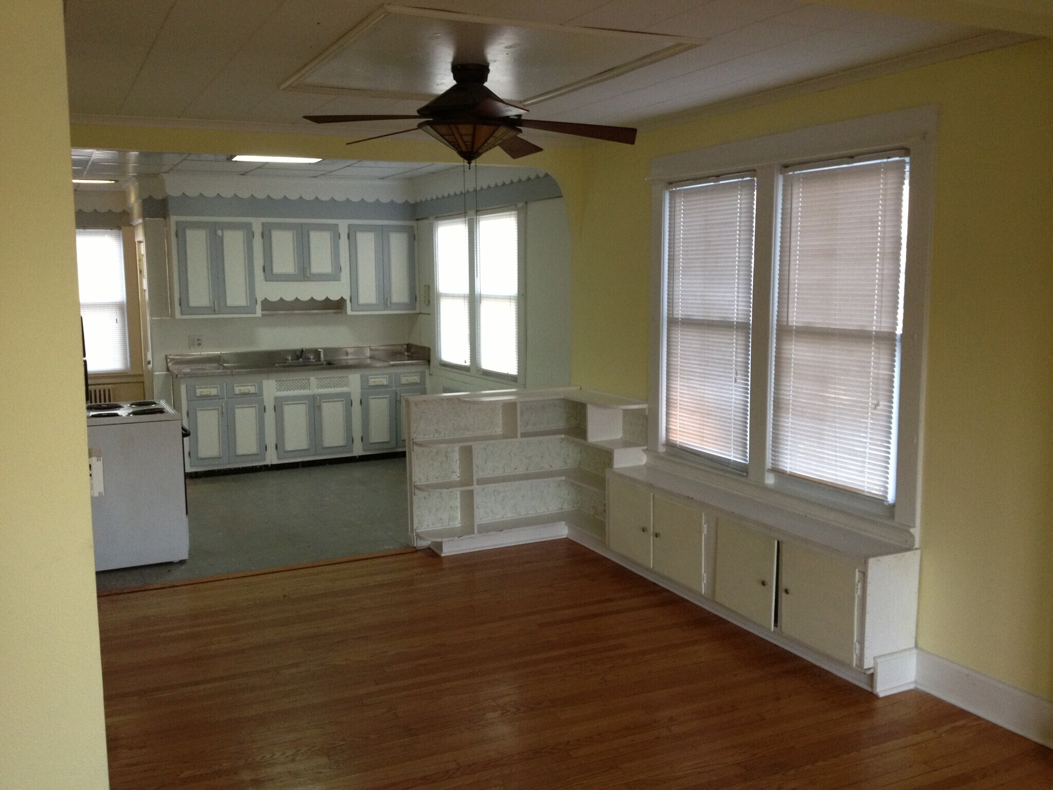 Building Photo - 127 Elm St