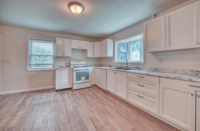Building Photo - 1139 Miller Ave