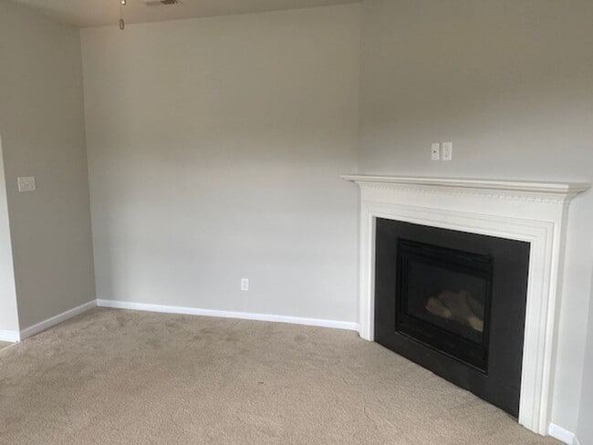 Building Photo - 203 Linfoot Ct