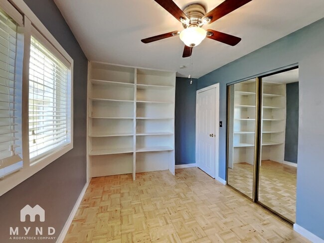 Building Photo - 904 Ferndale Cir NE