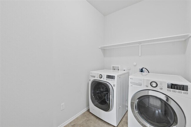 Building Photo - 9924 Milla Cir