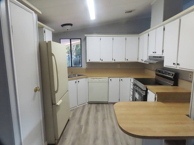 Building Photo - 1077 Quail Dr
