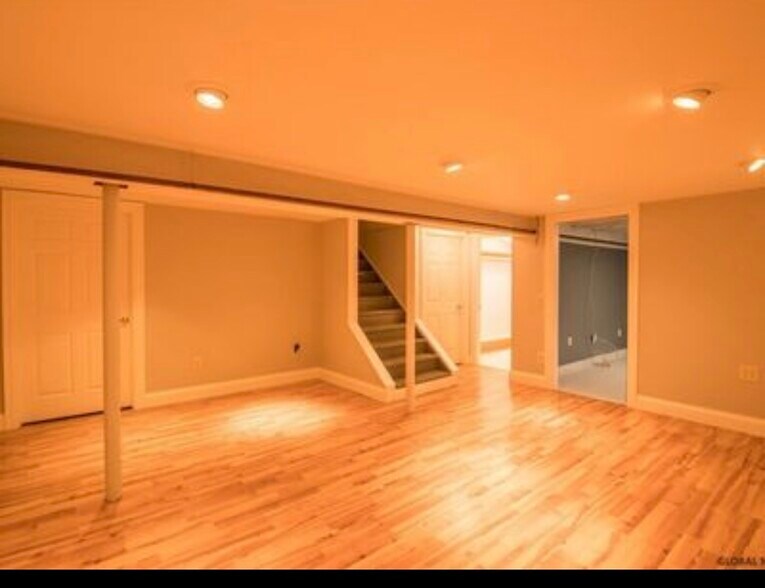 Building Photo - 36 Meadow Dr