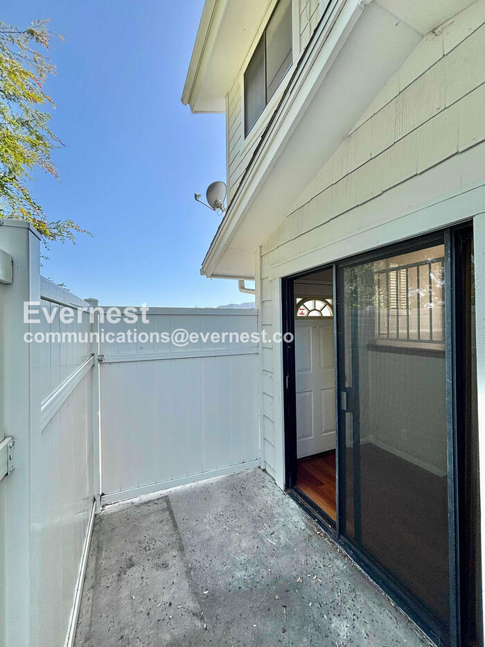 Building Photo - 4455 Rockland Pl