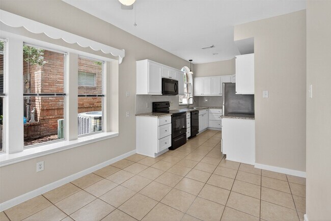 Building Photo - 5515 Strack Rd