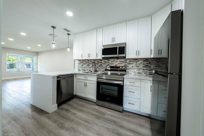 Building Photo - 1405 NW 7th Terrace