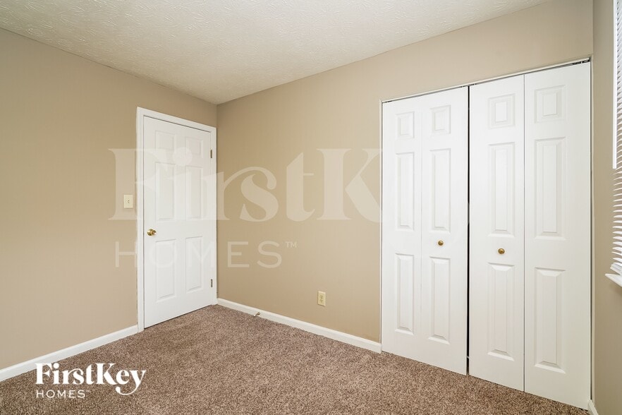 Building Photo - 7736 Woods Crossing Ave