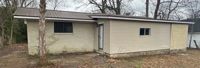 Building Photo - 106 Elm St