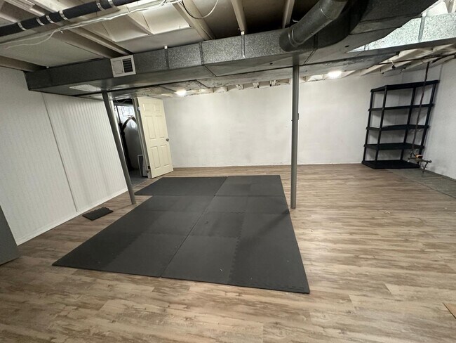 Building Photo - 2184 Cumberland Dr