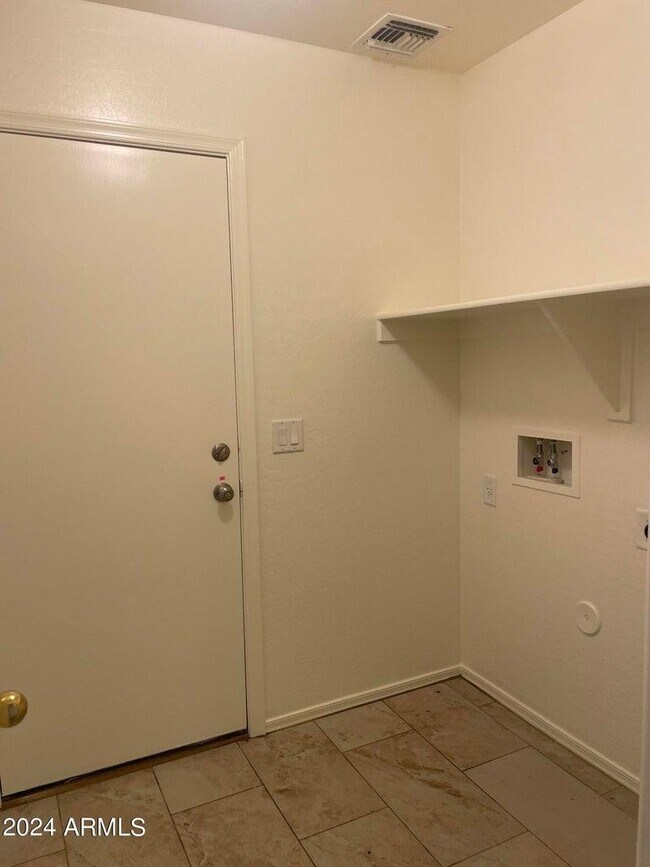 Building Photo - 1333 S 220th Dr