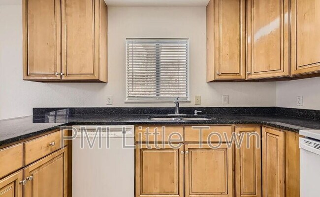 Building Photo - 256 W Jefferson Ave