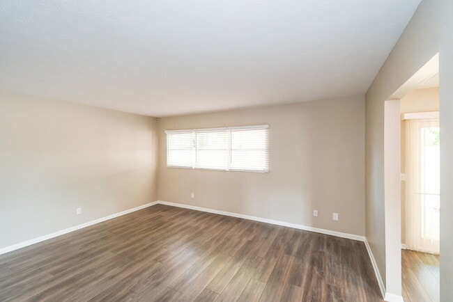 Building Photo - 5942 Jaguar Dr W