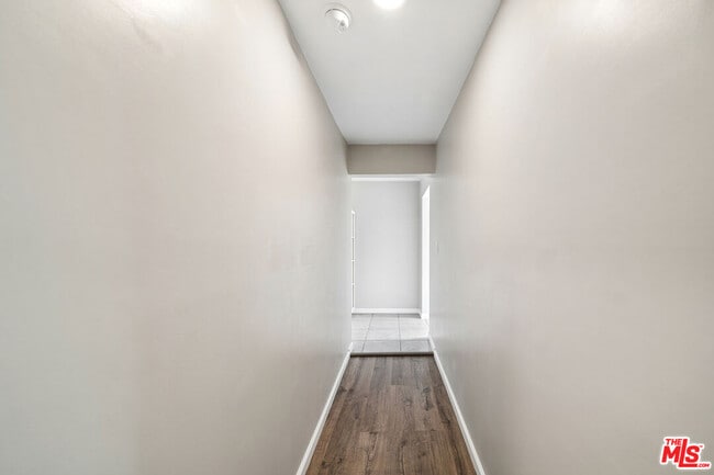Building Photo - 1543 W 23rd St