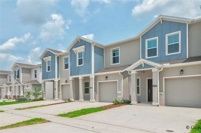 Building Photo - 3290 Laurent Lp