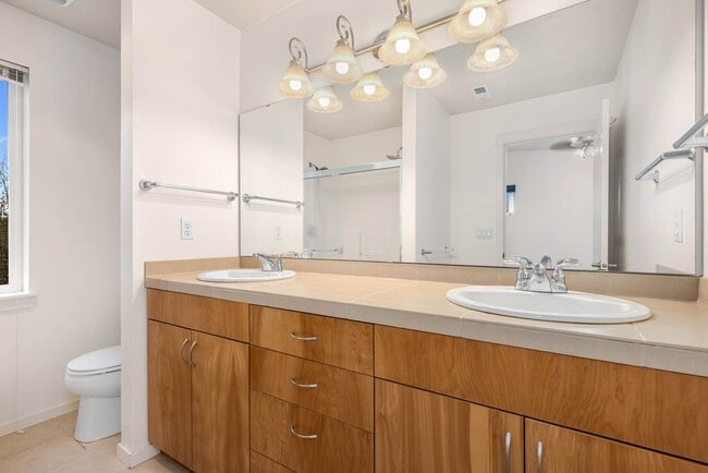 Building Photo - 93 Cougar Ridge Rd NW